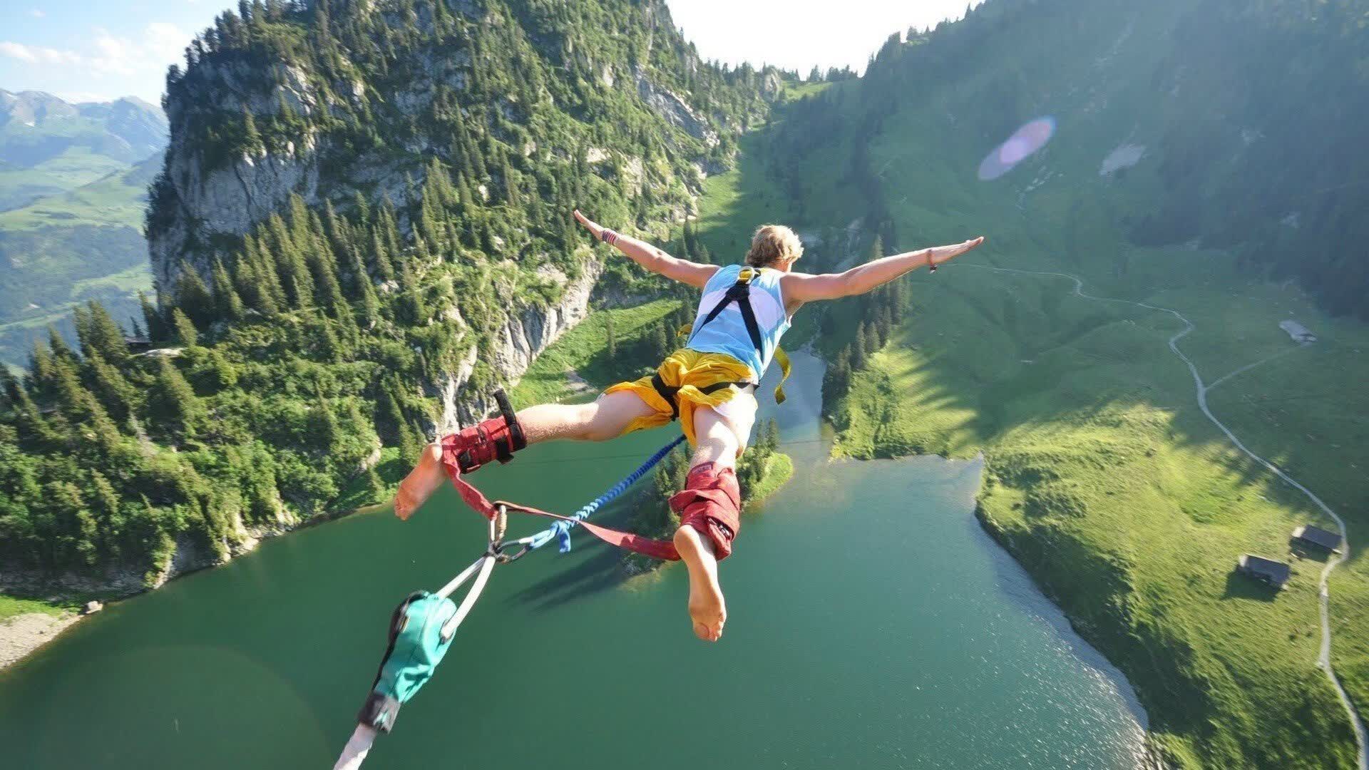 跨界奇观！科维托娃空降雄鹿主场挺进下一轮，网坛女王连败魔咒却引爆热议